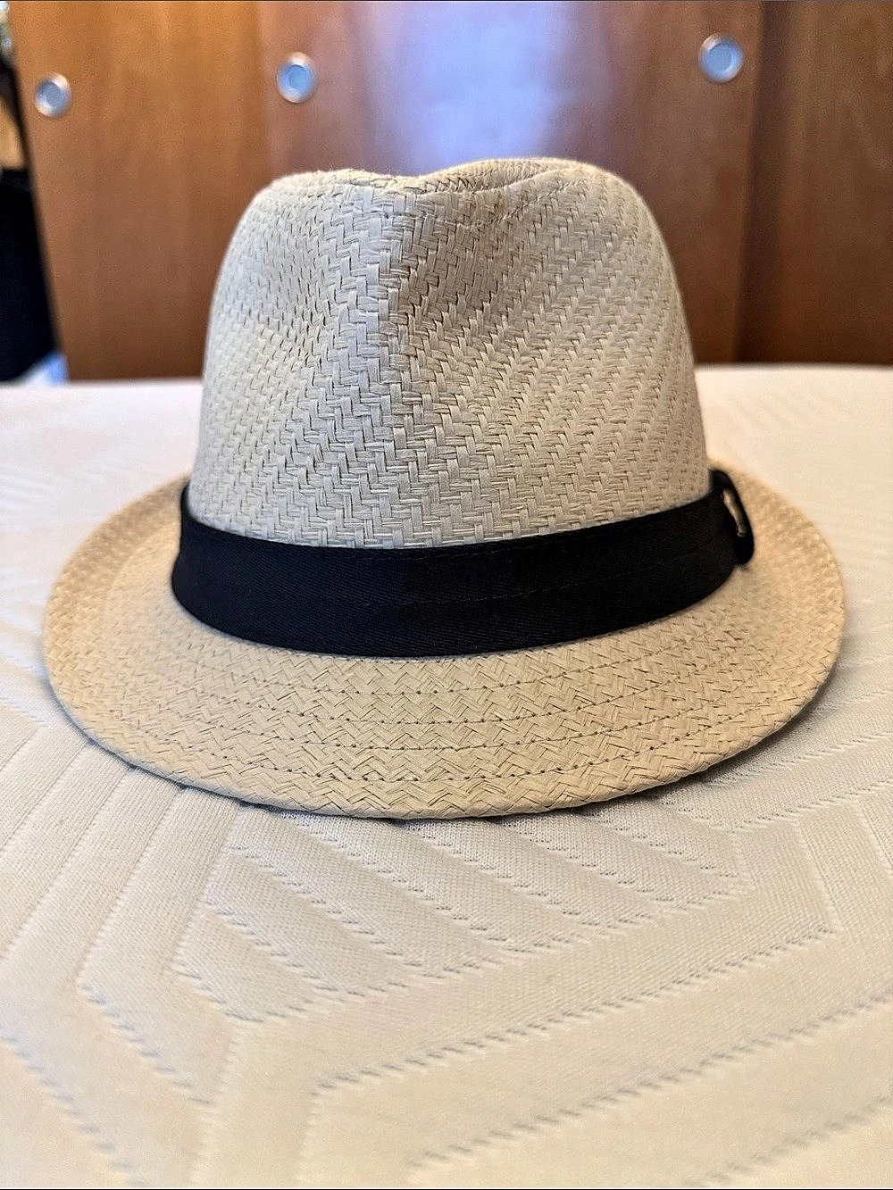 Levi's Fedora Hat in White & Black L/XL Like New